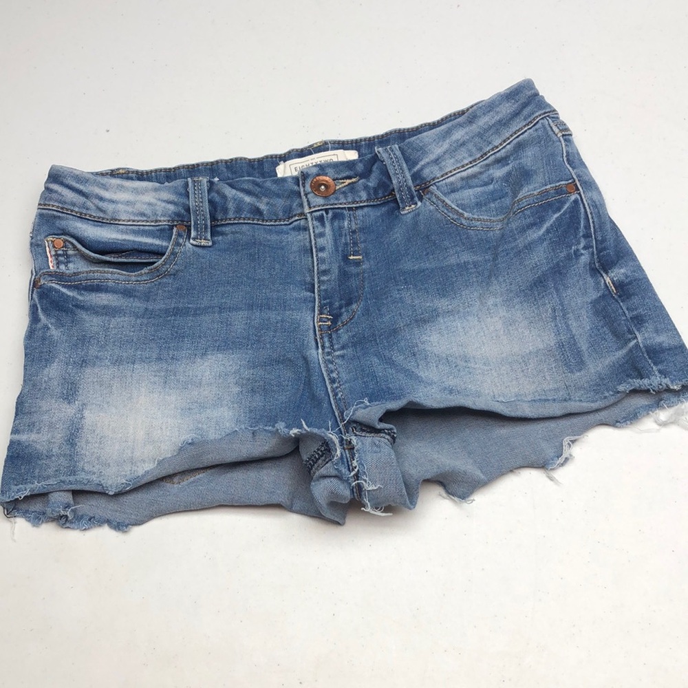 LIKE NEW EIGHTYTWO DISTRESS JEAN SHORTS 5/26 😎